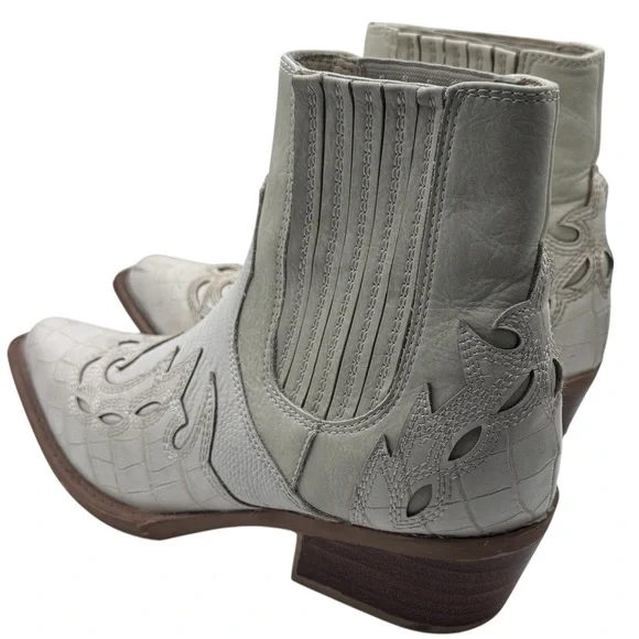 Coconuts by Matisse Otis White Vegan Western Booties - Picture 5 of 16